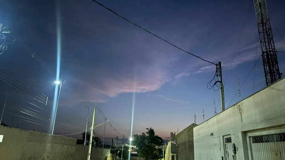 Céu com nuvens em Campo Grande anuncia mudança nas condições do tempo, com previsão de chuva e possibilidade de tempestades nesta terça-feira (Foto: Bruna Marques)