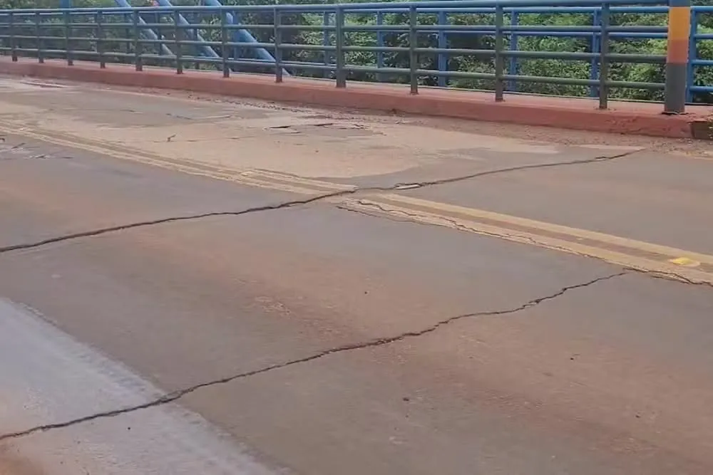 Fissura na ponte sobre o Rio Dourados mobiliza equipe do DNIT em Fátima do Sul