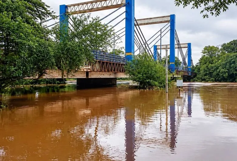 Fissura na ponte sobre o Rio Dourados mobiliza equipe do DNIT em Fátima do Sul