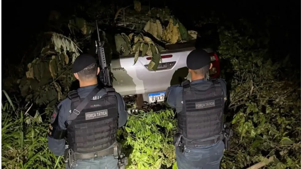 Dupla é presa ao tentar furtar Hilux em Dourados; caminhonete furtada é recuperada perto de Fátima do Sul