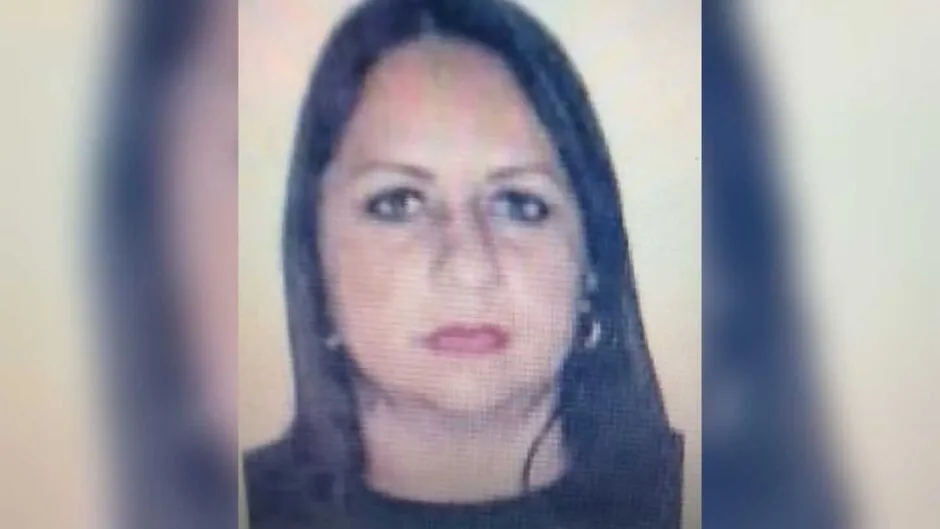 Mulher perde controle de moto em quebra-molas, bate em árvore e morre em Dourados 